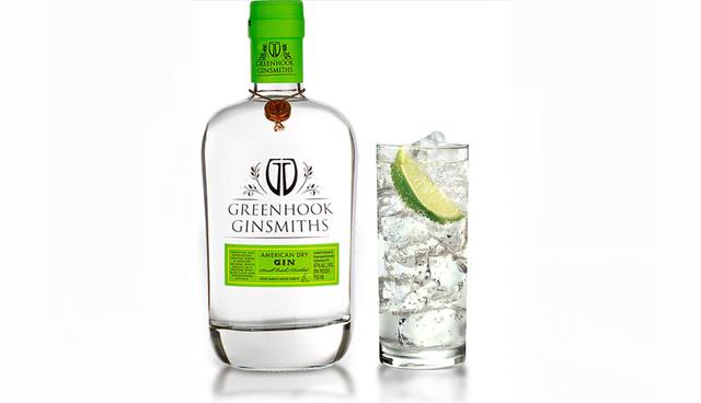 FOTO 8 | Greenhook Gin & Tonic. Stephen DeAngelo ha estado haciendo una maravillosa ginebra en su destilería en el vecindario Greenpoint de Brooklyn durante años. Ha ido un paso más allá y nos ha dado la bebida completa en una lata pequeña y elegante, con notas de jengibre y manzanilla. Es superior porque tanto la ginebra como la tónica están carbonatadas, la bebida es perfecta para los días calurosos de verano.