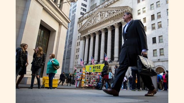 Los papeles de Corrections Corporation of America y el GEO Group – que representan a las prisiones privadas-  se dispararon 48% y 21% respectivamente; debido a que Trump dijo que favorecería el funcionamiento de las prisiones privadas. (Foto:Bloomberg)