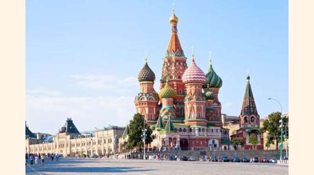 RUSIA Entre sus 26 sitios Patrimonio de la Humanidad, Rusia cuenta con 10 zonas naturales maravillosas como el Lago Balkal, los volcanes de Kamchatka, los bosques vírgenes de Komi, la cordillera de Altai o la región del Cáucaso Occidental. La nación rusa 