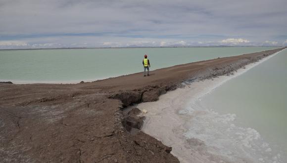 Bolivia cuenta con una de las mayores reservas certificadas de litio en el mundo, unas 23 millones de toneladas. (Foto: Bloomberg)