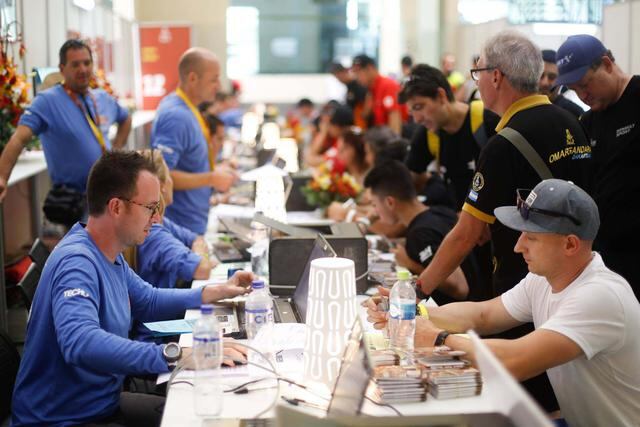 FOTO 2 | 525 PARTICIPANTES. Más de medio millar de inscritos de 54 nacionalidades diferentes, entre los que abundan franceses, argentinos y holandeses, tomarán la salida del Dakar este sábado en Lima, y solo 14 son mujeres. Otra cosa muy distinta será el número que logre cruzar la meta en Córdoba el 20 de enero.