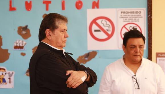 Alan García acudió a votar a un colegio en Miraflores. (Foto: Violeta Ayasta / GEC)