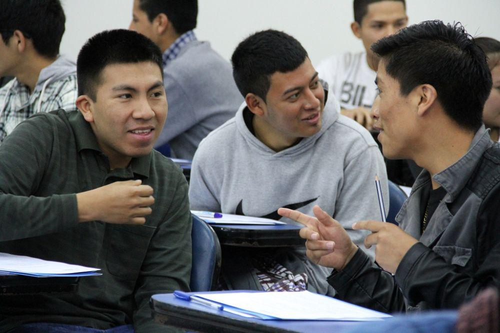 Mujeres y hombres jóvenes se han hecho acreedores de una beca integral del Estado peruano. (Foto: Pronabec)