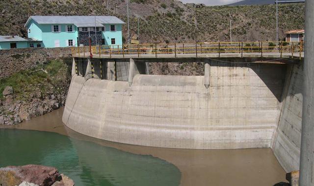 Represa El Frayle (Arequipa), al momento almacena 71 millones de hectómetros cúbicos de agua, está en riesgo de colapso. En caso de colapso se registraría una inundación, afectando a la población que vive en las márgenes del río Chili. (Foto: USI)