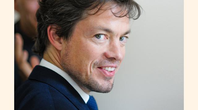 Nicolas Berggruen. Fortuna personal: US$ 2,000 millones. Nicolas Berggruen es  hijo del  reconocido  y famoso  comerciante de  arte y  coleccionista, Hein Berggruen. Es un caso único entre multimillonarios, ya que no posee una casa. Viaja de un hotel de l