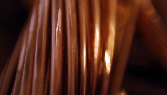El cobre de referencia bajó un 1.3% a US$ 8,337 la tonelada métrica a las 1553 GMT, su nivel más bajo desde el 22 de noviembre.