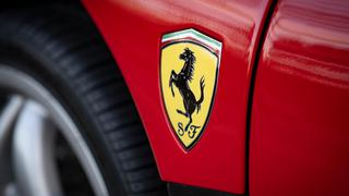 Nuevo auto enchufable de Ferrari acopla motor con batería