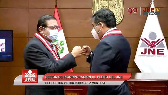 Jorge Luis Salas Arenas tomó el juramento de Víctor Raúl Rodríguez Monteza. (JNE)