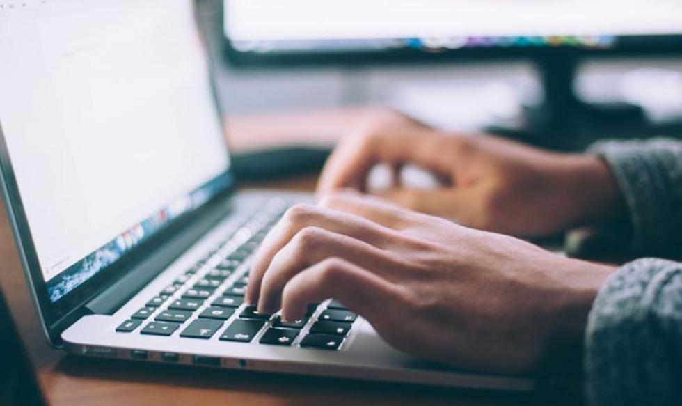 FOTO 2 | 2.     Compre regalos en páginas seguras. - Si has decidido encontrar el regalo ideal para esta fecha vía internet es recomendable intentar reconocer cuando un estafador se hace pasar por un sitio o plataforma de confianza para que el usuario le brinde información personal importante. En ese sentido, se recomienda no ingresar datos en ventanas emergentes que se encuentren mientras navegamos, por más interesante que parezcan sus promociones.