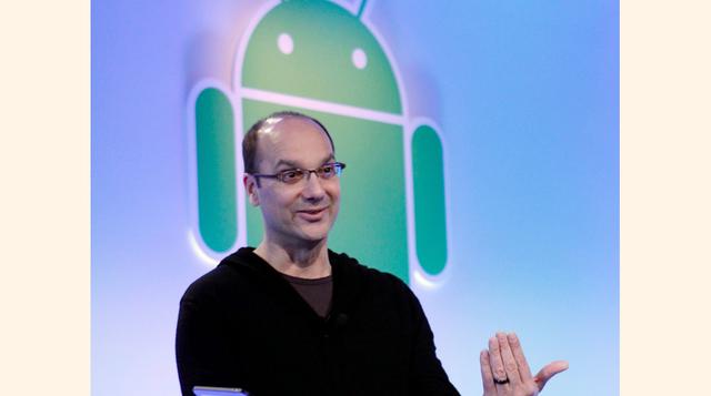 En 2005, Google compró una pequeña startup que estaba haciendo un sistema operativo para cámaras digitales. Fue llamado Android y fue dirigido por Andy Rubin.