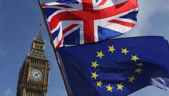 El texto que pacta la salida de Reino Unido de la Unión Europea ha sido acordado, señaló el martes una fuente del gobierno británico. (Foto: AFP)