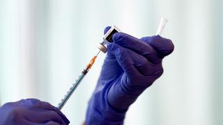 Vacuna bivalente contra el COVID-19 se aplica desde hoy en Lima a personal de salud