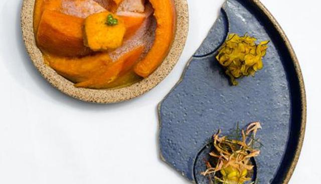 FOTO 1 | Mirazur: un verano en la Costa Azul. Francia encabeza los “50Best” por primera vez desde que se celebra la gala. Y lo hace gracias a un cocinero argentino de origen italiano cuya casa, Mirazur, está ubicada justo en el confín entre Francia e Italia.

La cocina de Mirazur no entiende de fronteras, es más bien un viaje. Una cocina global que ha ido escalando posiciones y finalmente este año asciende al puesto número de una lista que es global por vocación. El mar, la montaña y los productos vegetales de cercanía.