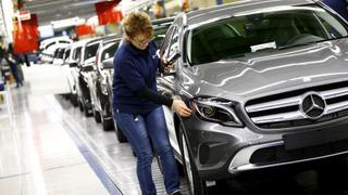 Mercedes-Benz supera a BMW en ventas de automóviles de lujo