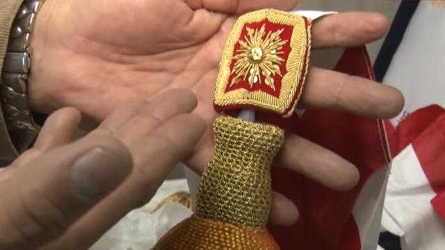 El pasador está bordado enteramente a mano en canutillo de oro. (Foto: Captura de pantalla de Agencia Andina)