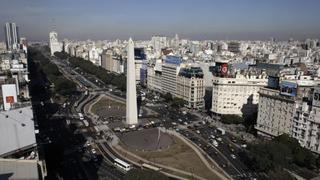 Lujo a bajo costo atrae turistas a Argentina tras caída del peso