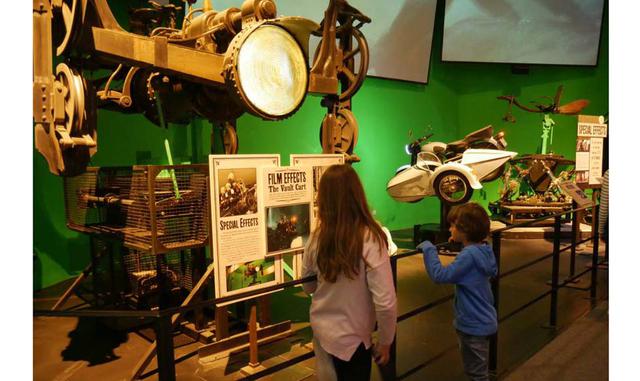 Vehículos utilizados en los rodajes de las películas de Harry Potter en los estudios londinenses.
