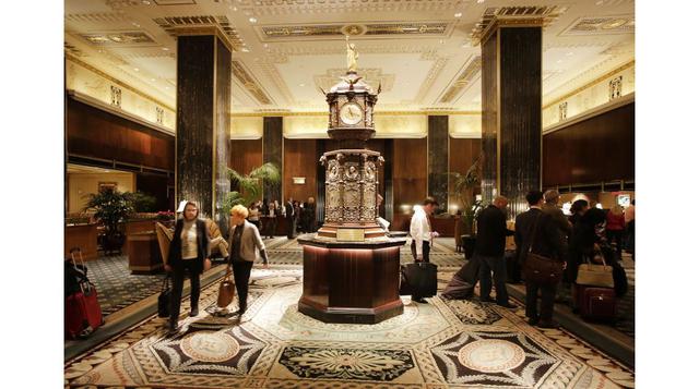El Waldorf Astoria de Nueva York, situado en la avenida Park en Manhattan, se inauguró en 1931 de acuerdo con el cibersitio de la empresa.