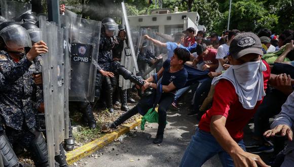 Guaidó anunció formalmente esta protesta el 18 de octubre. La única vez que el opositor había convocado una actividad con tanta antelación había sido para intentar ingresar ayuda humanitaria al país el pasado 23 de febrero. (Foto: EFE)