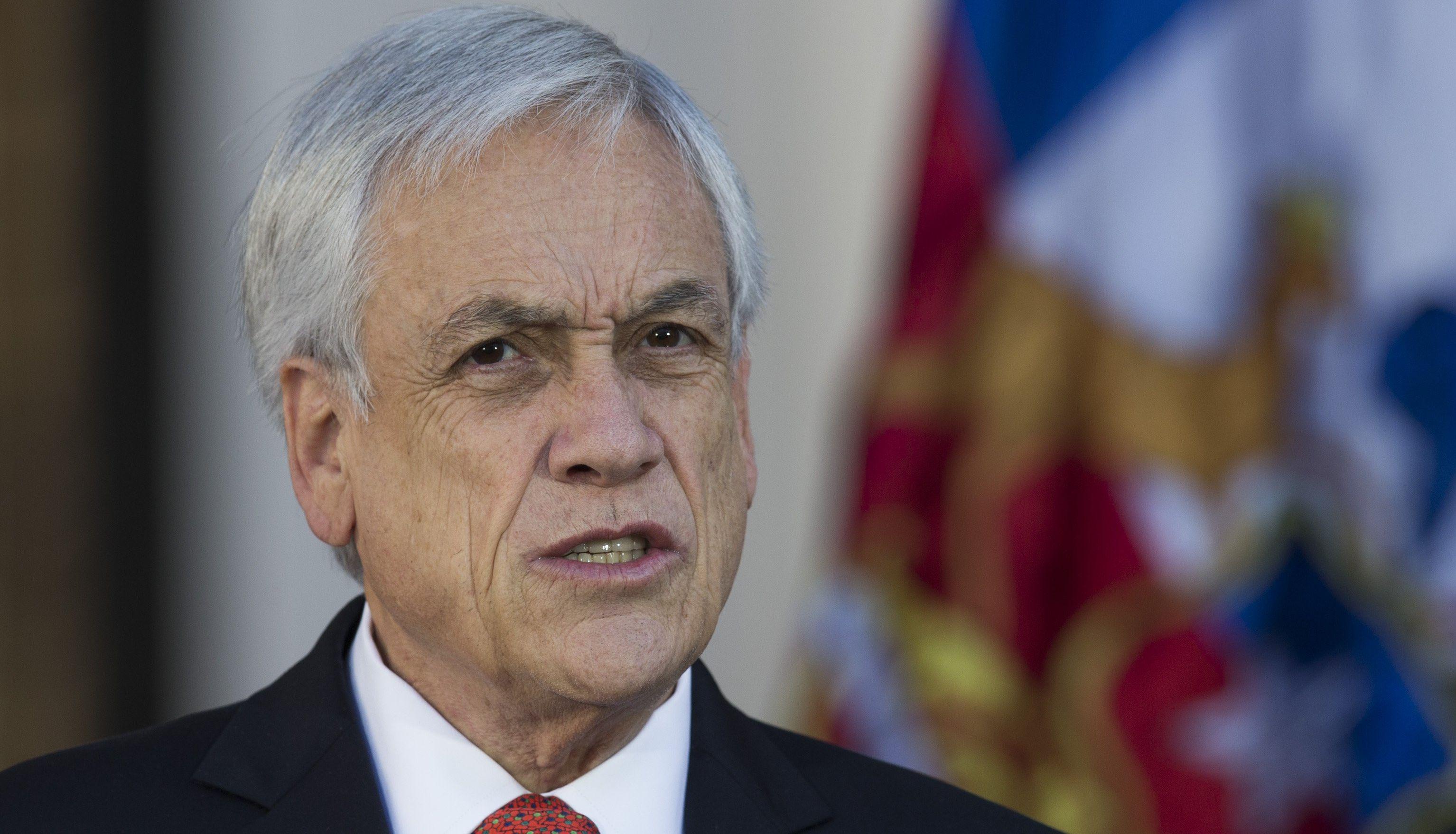 Cerca de la medianoche del martes Piñera exhortó al país a alcanzar un acuerdo nacional sobre la paz interior, la justicia y una nueva carta magna que reemplace a la heredada de la dictadura de Augusto Pinochet (1973-1990). (Foto: AFP).