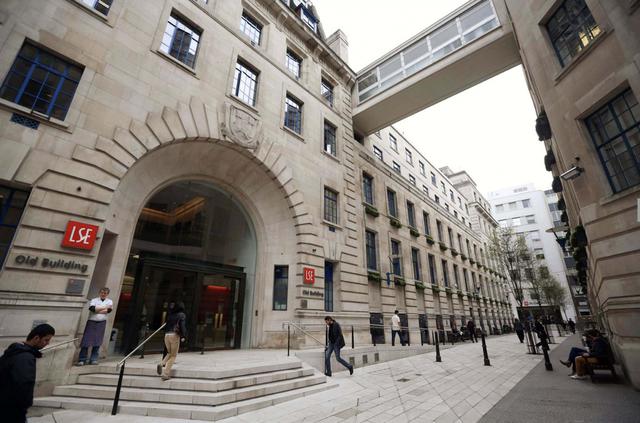 FOTO 35 | Escuela de Economía y Ciencias Políticas de Londres (LSE, por sus siglas en inglés), Reino Unido. Una universidad pública líder que se ubica en el corazón de la capital de Inglaterra, es reconocida a nivel mundial por su política social, estudios de desarrollo, estudios de comunicación y medios, antropología, contabilidad, finanzas, geografía y economía, entre otros. Estudiantes: Más de 9,700.
