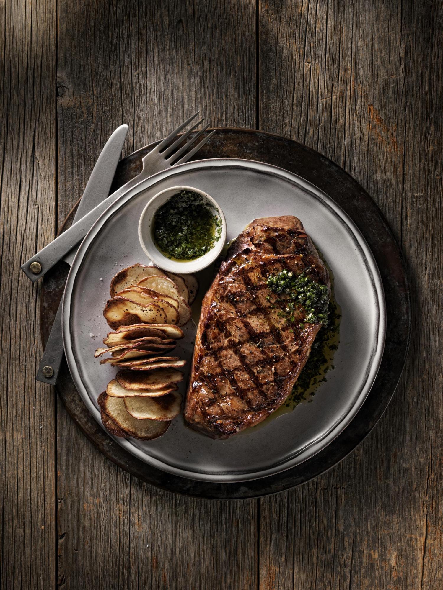 Entre los principales estándares de la carne Certified Angus Beef que puedes encontrar en Wong, destaca el secreto de su marmoleo.