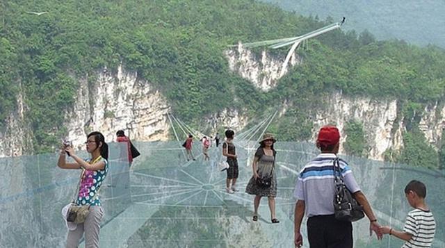 Zhangjiajie es un parque turístico de 56 kilómetros cuadrados situado en el interior del área de Wulingyuan. Fue abierto al público en el 2009.  (Foto: Haim Dotham Ltd.)