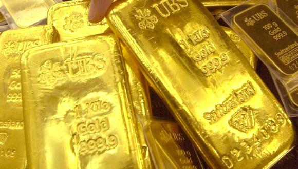 El oro al contado subía un 2.4%, a US$ 1,921.06 por onza, a las 1734 GMT, el nivel más alto desde principios de febrero. Los futuros del oro estadounidense ganaban un 2.6%, a US$ 1,916.50. (Photo by JUNG YEON-JE / AFP)