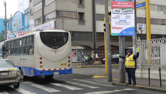 Competencia desleal de vehículos informales afecta los rendimientos de los cinco corredores complementarios. (Foto: Municipalidad de Lima)