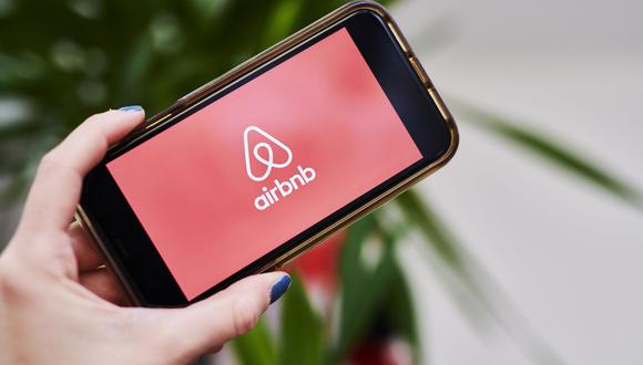Airbnb Ireland insiste en que conecta, a cambio de una remuneración, a inquilinos potenciales y arrendatarios, profesionales o no, que proponen alojamientos.