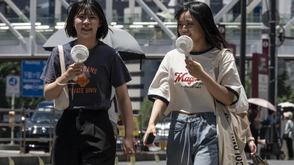 Japan reaches 40 ° C: they sell cooling clothing and accessories to face heat