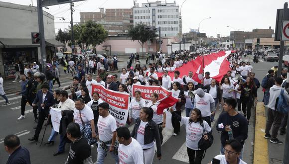 Empresarios y trabajadores marchan pidiendo seguridad en Gamarra . Fotos:  Hugo Pérez / GEC