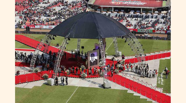 Vista del homenaje de cuerpo presente en el estadio más grande de México. (Foto: Reuters)