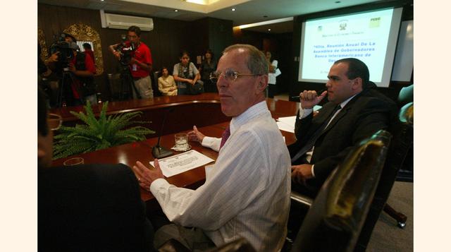 El MEF: Del 2002 al 2005, luego de retornar de su MBA en Inglaterra, fue nombrado viceministro de Economía en el Ministerio de Economía y Finanzas (MEF) durante el gobierno de Alejandro Toledo. Su jefe, el ministro de Economía y Finanzas de entonces, fue 