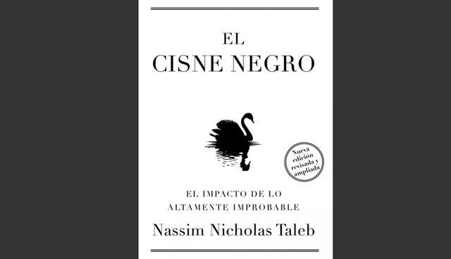 FOTO 8 | 8. El cisne negro, de Nassim Nicholas Taleb.

Nassim Taleb es un economista y filósofo, aunque en este libro explica otros conceptos que están relacionados con la psicología.

En este libro desarrolla sus ideas sobre los “cisnes negros”, sucesos inesperados pero que tienen una gran importancia en el mundo. Por ejemplo, la crisis de 2008 o el ataque a las torres gemelas.

Taleb afirma que cuando ocurre un suceso altamente improbable, a continuación las personas lo racionalizan por retrospección. Comenta que los “expertos” tienden a decir que un suceso era predecible… cuando ya ha sucedido.