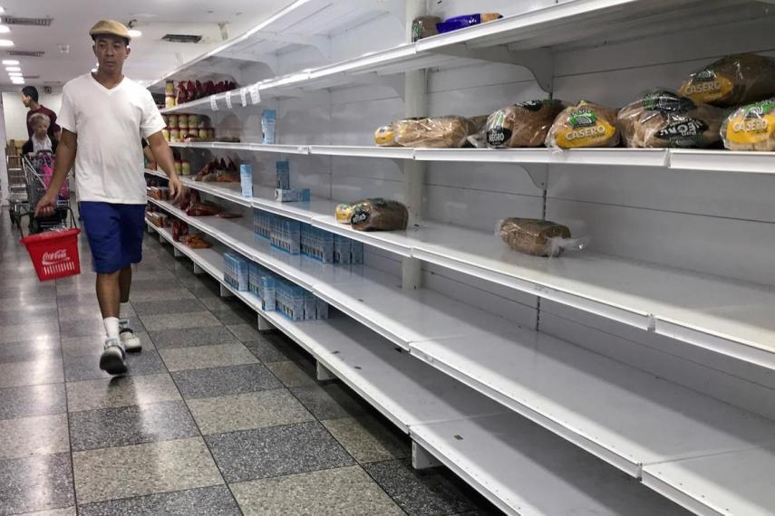 FOTO 1 | A la caza de productos básicos en los supermercados (FOTO: REUTERS)
