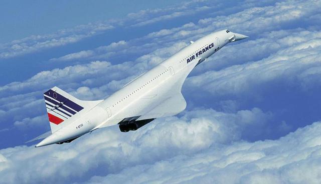 FOTO 12 | El Concorde, que viajaba a velocidad supersónica, pero que solo era asequible para pasajeros de negocios y de primera clase. Air France y British Airways se encargaron de esta aerolínea. (Foto: The History Press)