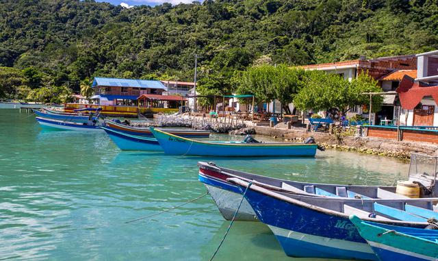 FOTO 9 | Deleitarse con algunas de las mejores playas y lugares de buceo de Colombia, mientras saborea comida marina en Capurganá y Sapzurro.
