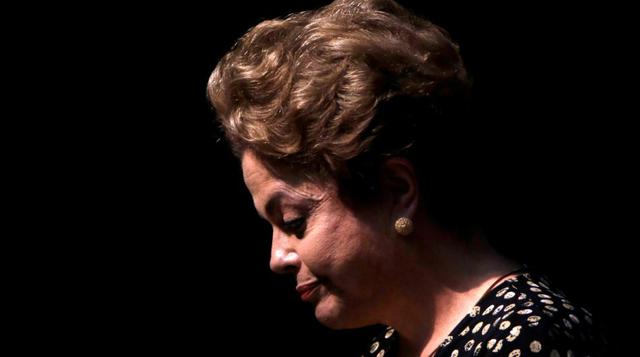 Dilma cada vez más sola. A fines de marzo la crisis gana fuerza cuando la dirección del PMDB, el mayor partido de Brasil y aliado clave en el poder, aprueba la ruptura con el gobierno de Rousseff. Esto genera una reacción en cadena de otras fuerzas aliada