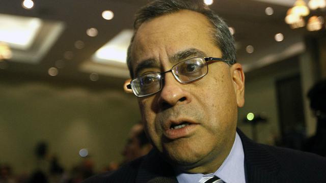 Pero el primer ministro censurado por la oposición fue Jaime Saavedra, que tuvo que dejar el Ministerio de Educación. Las razones técnicas de la censura fueron i) la compra de computadores que realizó el ministerio, que terminó favoreciendo a una funciona