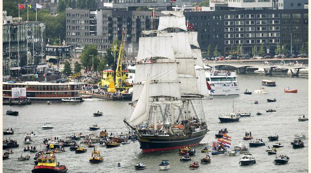 La última edición del SAIL Ámsterdam, en el 2010, atrajo a la ciudad más un millón y medio de visitantes, generándole ingresos de más de 90 millones de euros.