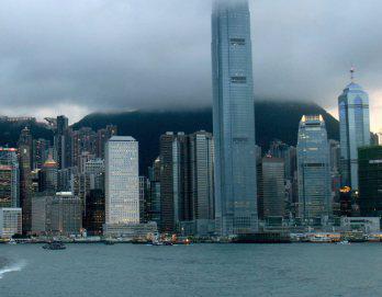 Los clientes están adoptando una postura de esperar y ver y Credit Suisse no ha visto grandes salidas o movimientos significativos de capital, dijo el responsable Tidjane Thiam.