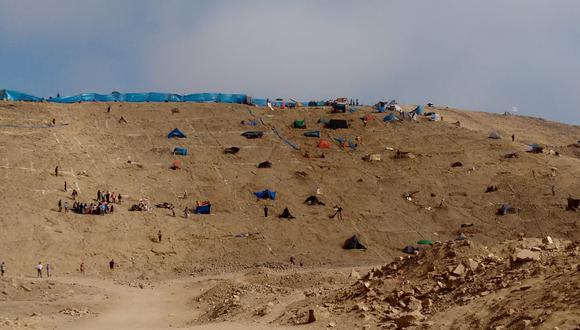 Vecinos denuncian que invasores se instalan en el Morro Solar, cerca a la playa La Chira (Foto: @genayo/Twitter)