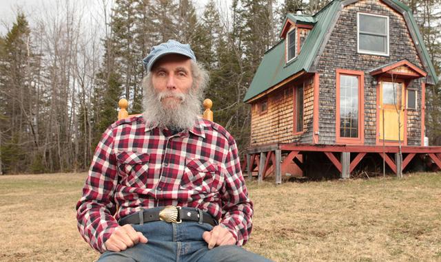 FOTO 4 | 4. Burt’s Buzz.  Este documental de 2013 habla sobre la vida de Burt Shavitz, quien era apicultor cuando cofundó Burt’s Bees en 1984 y terminó siendo casi un ermitaño a pesar de la fama y la fortuna.

Con lo que te quedas: Aunque el humilde inicio de Burt’s Bee es inspirador, uno de los puntos más importantes del documental es la importancia de elegir y trabajar con el co-fundador indicado, algo que puede crear o destruir una compañía. En este caso, el documental discute las batallas entre Shavitz y Roxanne Quimby, la otra fundadora, quien terminó comprando la parte de Shavitz y le vendió la compañía a Clorox en 2007 por más de 900 millones de dólares.