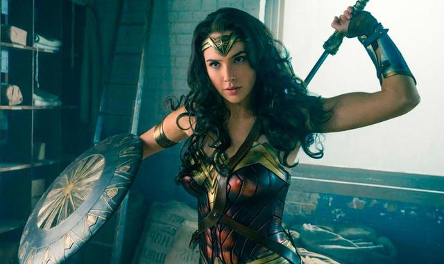 "La Mujer Maravilla" con Gal Gadot se mantuvo entre las diez más taquilleras, ocupó el puesto diez, en su novena semana en cartelera. Este fin de semana obtuvo US$ 3.5 millones y acumula US$ 395.4 millones en nueve semanas.