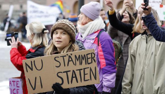La activista climática sueca Greta Thunberg asiste a una manifestación climática convocada por la organización liderada por jóvenes Auroras antes de presentar su demanda contra el estado por su falta de trabajo climático, en Estocolmo el 25 de noviembre de 2022. (Foto de Christine OLSSON / Agencia de noticias TT / AFP)