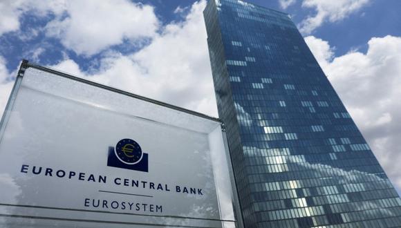 Decisiones cruciales para el BCE: ¿Detener el alza de tasas de interés? Martins Kazaks sugiere precaución ante posible impacto en la economía futura. Foto: Investig.com