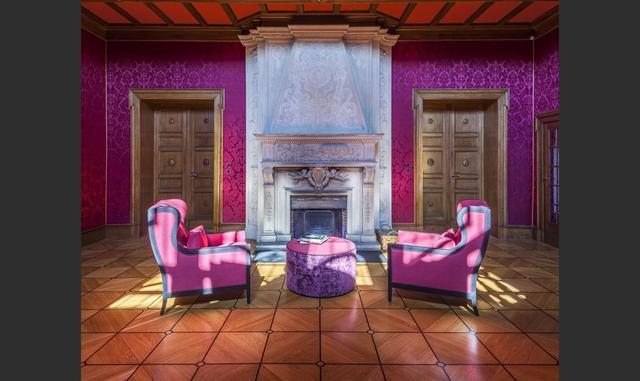 Dada la proximidad de la casa a la línea de demarcación, es algo sorprendente que no se demoliera en el esfuerzo por mantener el área alrededor del muro despejada y más fácil de supervisar. (Su proximidad al Puente de Glienicke, el llamado "Puente de