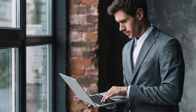 Tip #5: Cambiá de lugar
Mientras estás escribiendo, cambiá mentalmente de lugar y ponete en el lugar de los receptores de tus líneas. Pensá qué comprenderían con ellas, qué preguntas podrían tener. Solo así lograrás una redacción más eficiente. (Foto: Freepik)