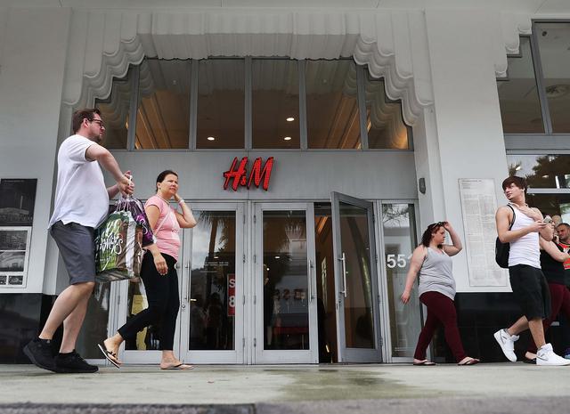 Foto 5 |  La marca América. Según un estudio de SONAR de JWT Intelligence, el 75% de los mexicanos tiene una opinión negativa del gobierno de Trump, pero el 83% tiene una percepción positiva de las marcas de Estados Unidos. Esto se ve también en otros países, indicando que a los consumidores les interesa más los valores de una marca que su lugar de procedencia. (Foto: afp)